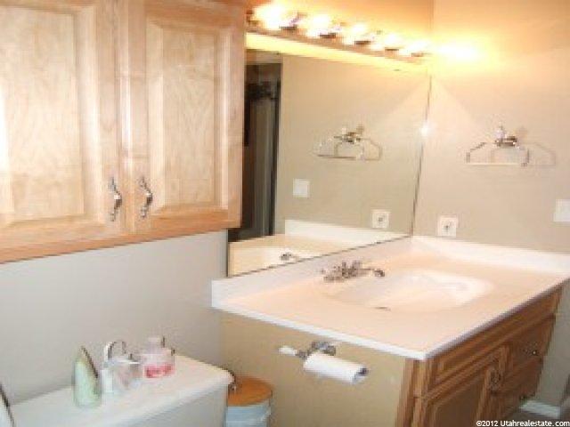 977 S 225 E, Layton, UT 84041 — photo 6