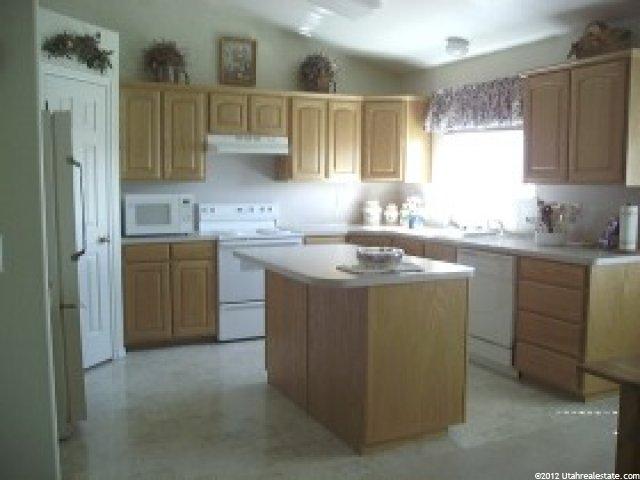 1658 N 2530 W, Clinton, UT 84015 — photo 3