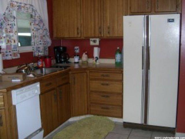 980 N Sapphire Dr, Layton, UT 84041 — photo 2