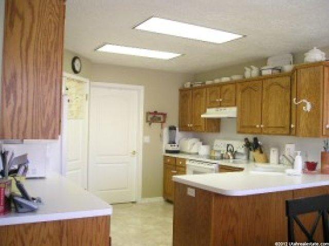 634 W 2325 N, Layton, UT 84041 — photo 7