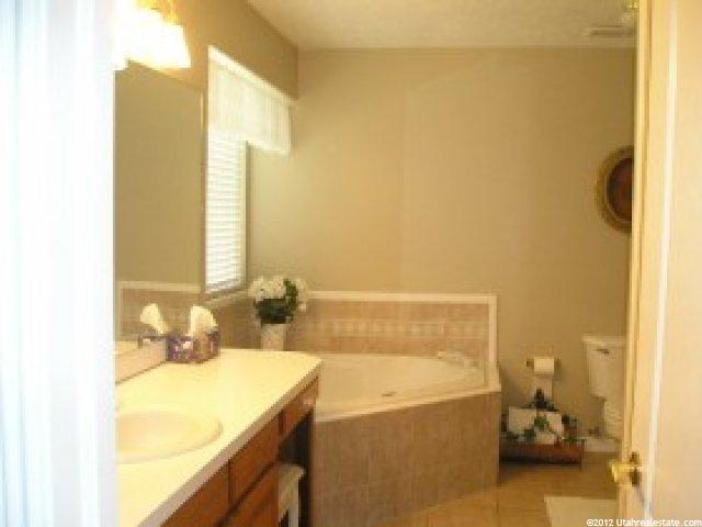 634 W 2325 N, Layton, UT 84041 — photo 9