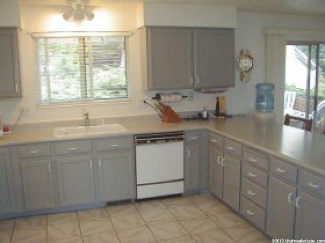 2826 E Willow Wick Dr S, Sandy, UT 84093 — photo 2