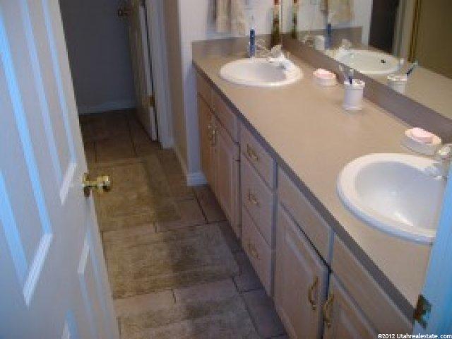 2074 N 750 W, Clinton, UT 84015 — photo 3