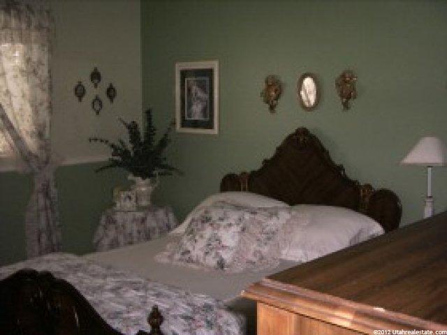 855 Sunflower Dr, Ogden, UT 84404 — photo 2