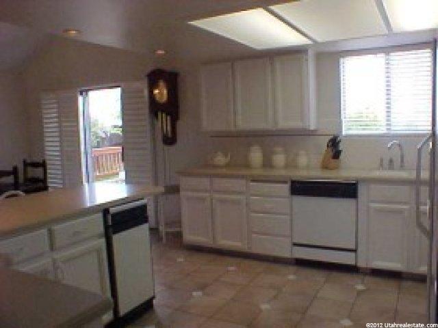 9832 S Falconhurst Dr E, Sandy, UT 84092 — photo 5