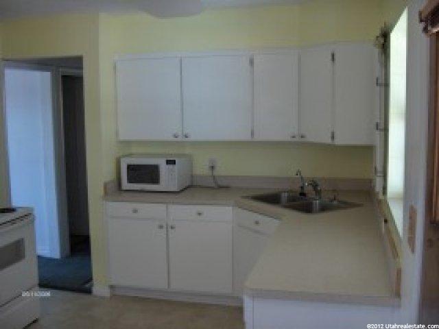 131 Parkway Dr, Clearfield, UT 84015 — photo 2