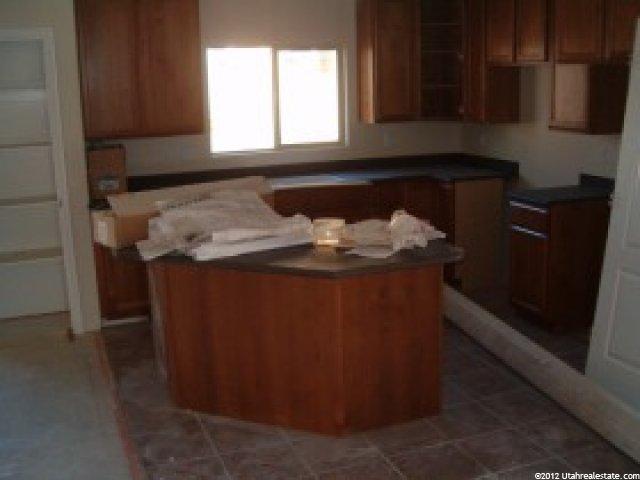 933 S Kays Dr, Kaysville, UT 84037 — photo 2
