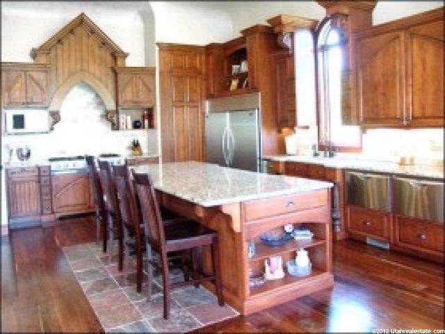 305 E Summerwood Dr, Bountiful, UT 84010 — photo 2