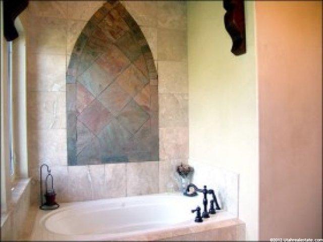 305 E Summerwood Dr, Bountiful, UT 84010 — photo 5