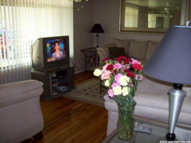 1676 N Gregory Dr, Layton, UT 84041 — photo 2