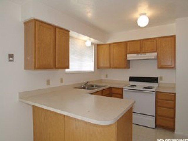 5368 Silvertip Dr, Kearns, UT 84118 — photo 3