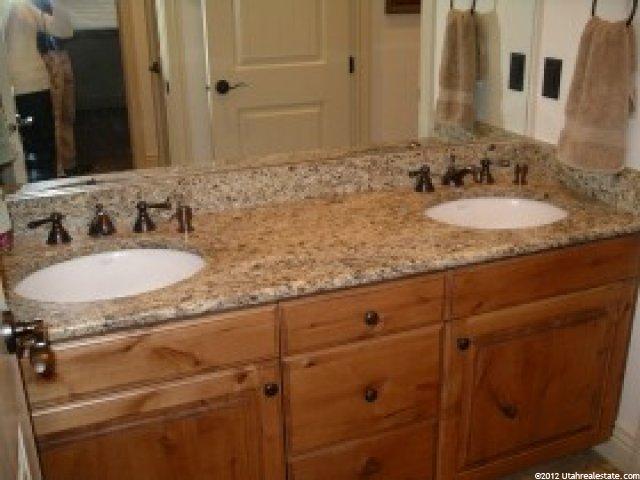 402 E Eagle Ridge Dr, North Salt Lake, UT 84054 — photo 3