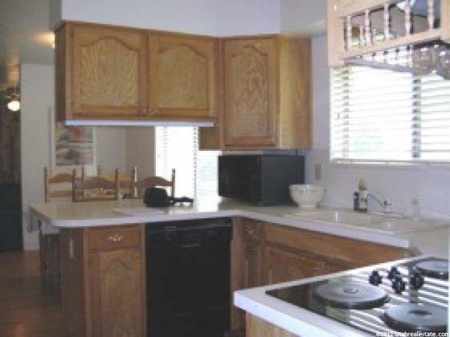 2410 Elaine Dr, Bountiful, UT 84010 — photo 8