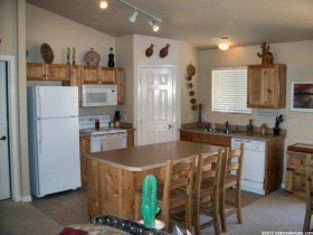 517 E Padre Lakes Dr, Ivins, UT 84738 — photo 2