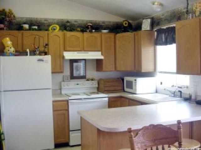 5404 Vista Dr, Roy, UT 84067 — photo 2