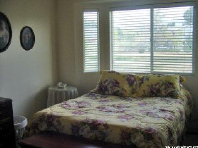 5404 Vista Dr, Roy, UT 84067 — photo 3