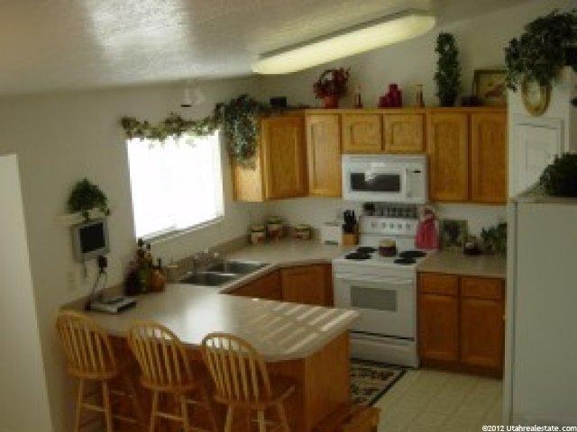 869 W 1930 N, Clinton, UT 84015 — photo 2
