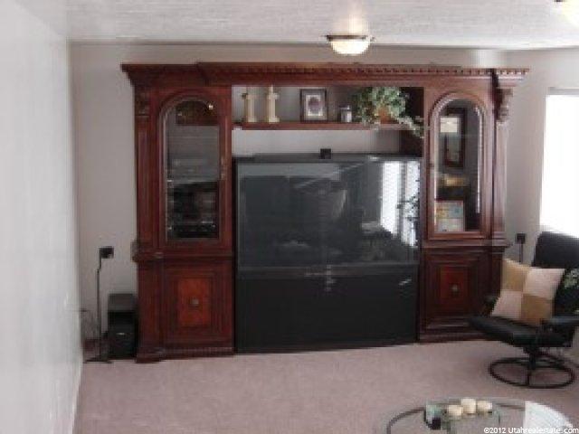 869 W 1930 N, Clinton, UT 84015 — photo 4
