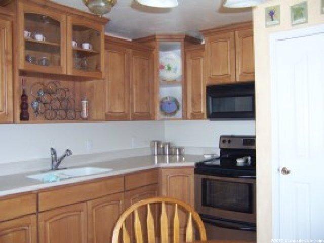 5927 Brass Dr, Kearns, UT 84118 — photo 3