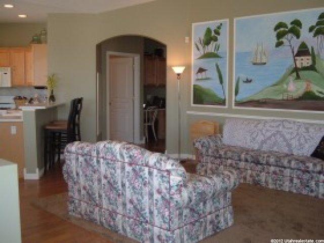 967 S Courtyard Ln E, Centerville, UT 84014 — photo 2