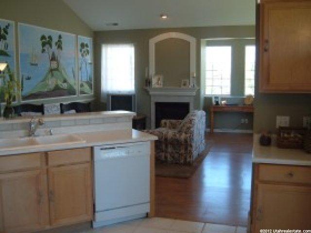 967 S Courtyard Ln E, Centerville, UT 84014 — photo 5