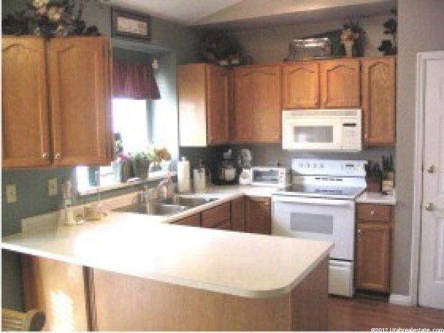 9868 Flint Dr, Sandy, UT 84094 — photo 4
