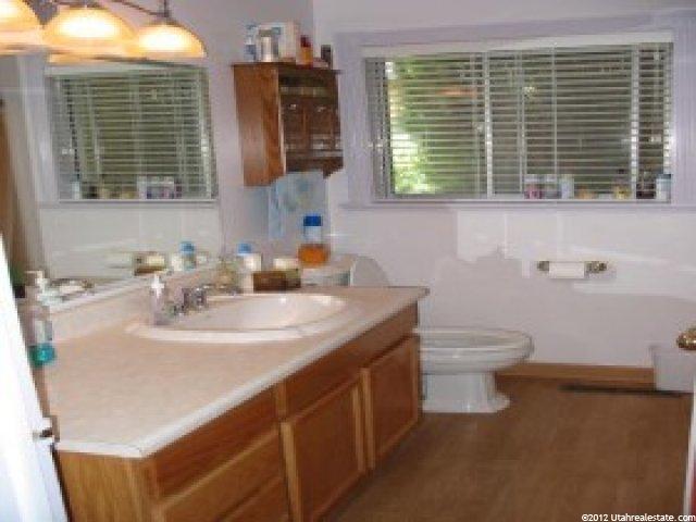 1056 Suncrest Dr, Ogden, UT 84404 — photo 3