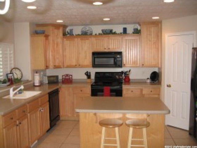 7721 Sandy Heights Dr, Sandy, UT 84047 — photo 2