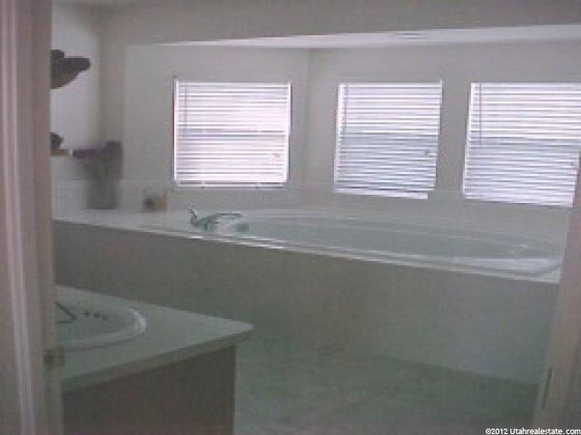 628 E 2475 N, North Ogden, UT 84414 — photo 9