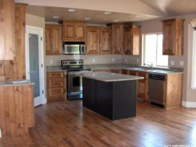 917 Daniels Dr, Centerville, UT 84014 — photo 2
