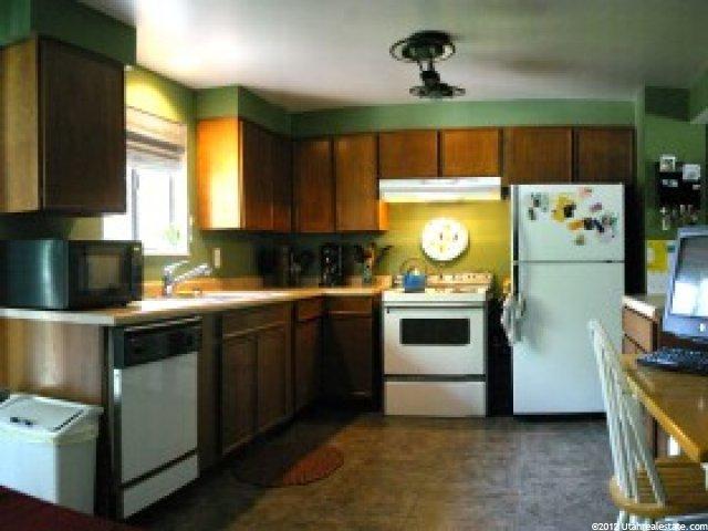 945 Violet Dr, Sandy, UT 84094 — photo 4