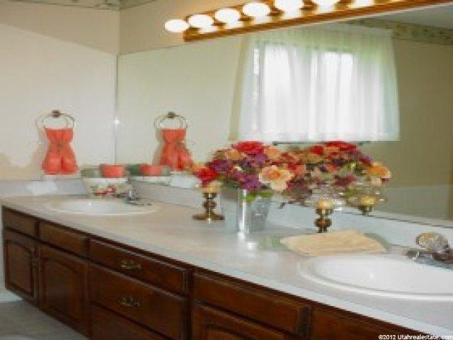 2242 E 2050 N, Layton, UT 84040 — photo 9