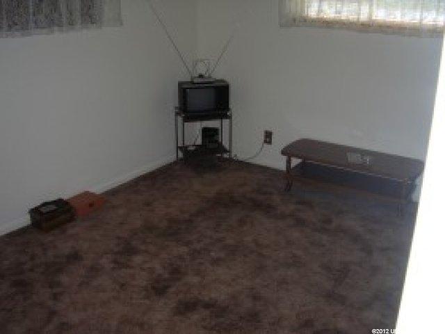 418 Marilyn Dr, Clearfield, UT 84015 — photo 2