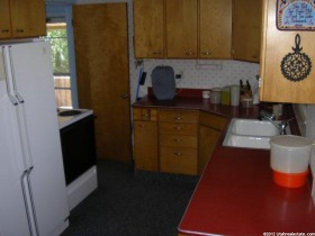 418 Marilyn Dr, Clearfield, UT 84015 — photo 4