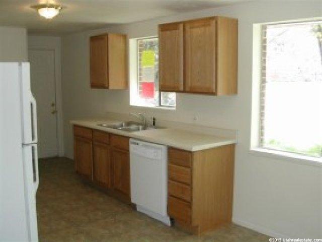186 Sycamore Cir, Clearfield, UT 84015 — photo 5