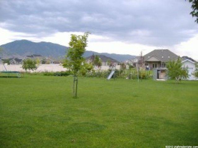 831 Brandon Dr, Kaysville, UT 84037 — photo 2