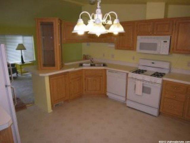 235 E Pan American Dr, Murray, UT 84107 — photo 2