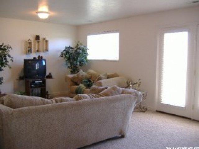 1944 N 1450 W, Clinton, UT 84015 — photo 9