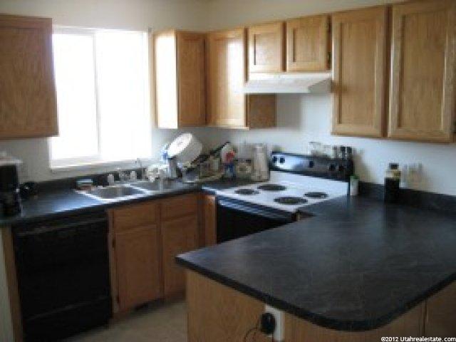 635 E Wildrose Cir, Grantsville, UT 84029 — photo 2