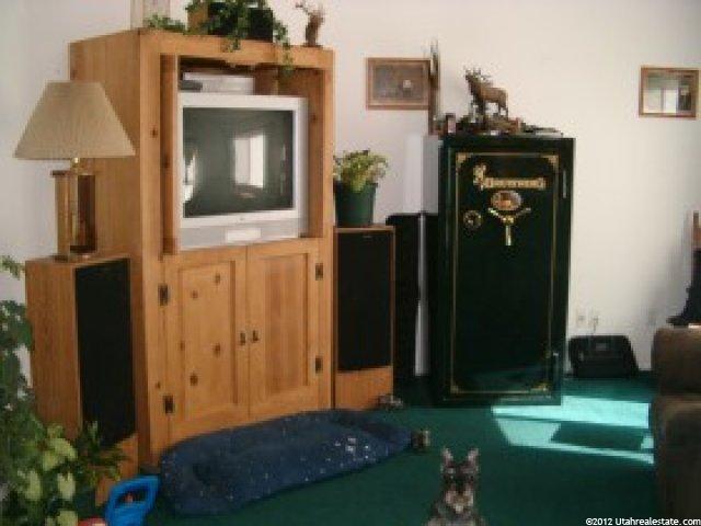 1694 N 2225 W, Clinton, UT 84015 — photo 4