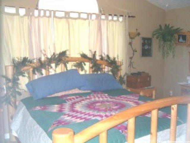 1694 N 2225 W, Clinton, UT 84015 — photo 8