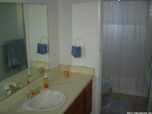 524 W 1060 N, Clinton, UT 84015 — photo 2