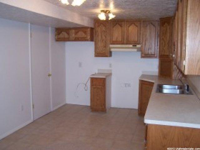 568 W 1460 N, Clinton, UT 84015 — photo 3