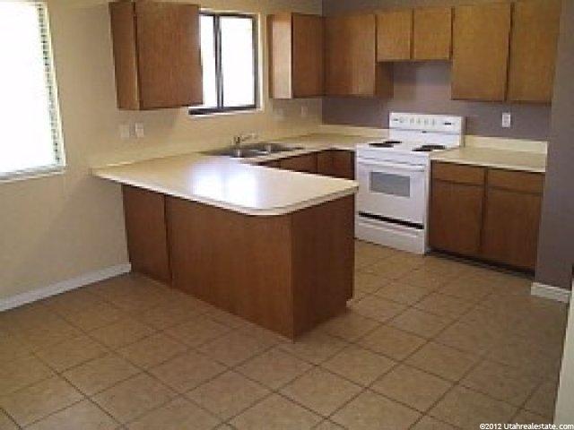 926 S 225 E, Layton, UT 84041 — photo 5