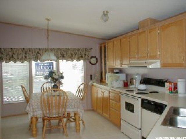 201 E Crusader Dr, Murray, UT 84107 — photo 3