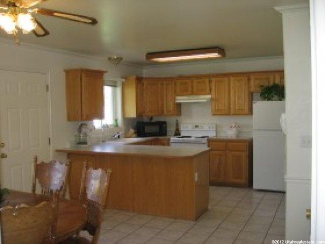 523 E Center St, Pleasant Grove, UT 84062 — photo 2