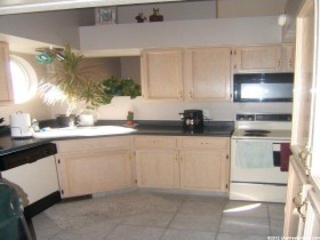 569 Briarsprings Cir, Midvale, UT 84047 — photo 10