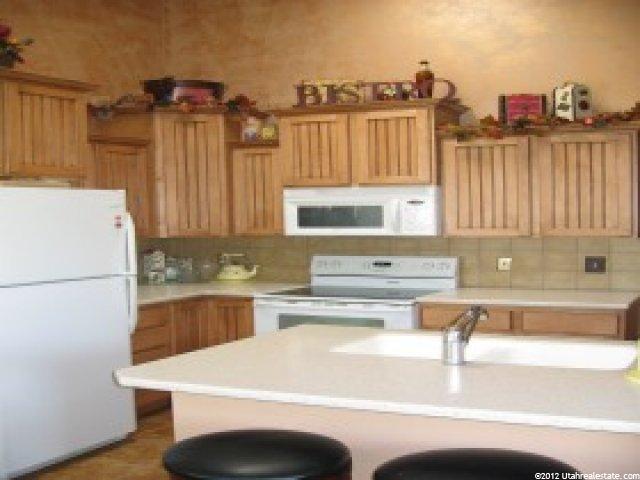584 E Briarsprings Cir S, Midvale, UT 84047 — photo 2