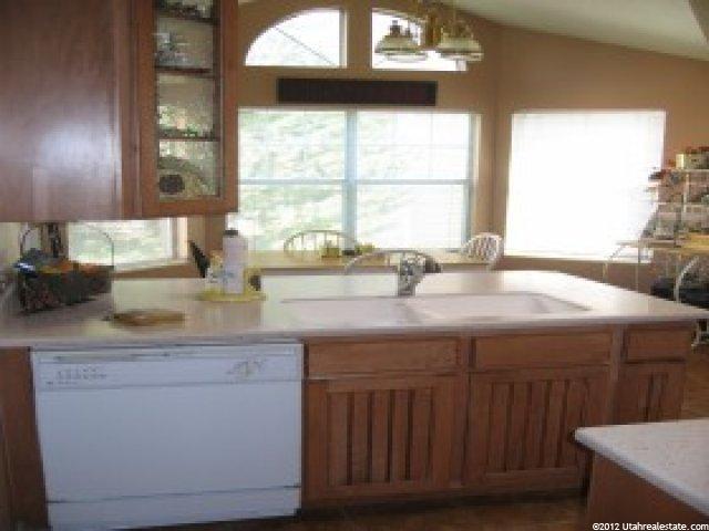 584 E Briarsprings Cir S, Midvale, UT 84047 — photo 3