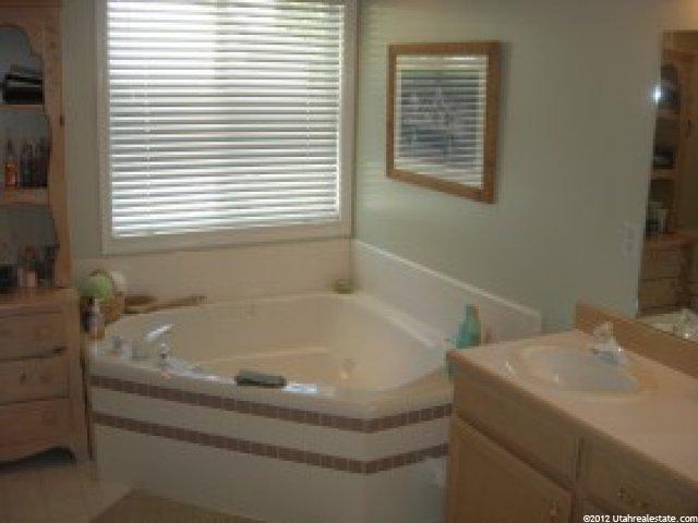 89 E 2050 N, Centerville, UT 84014 — photo 5